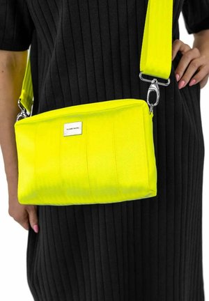 Globe Hope KASTE - Olkalaukku - neon yellow