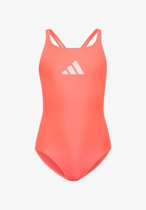 Costume intero corallo con doppi spallacci e logo Adidas bianco sul petto su sfondo bianco.