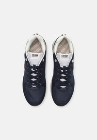 Colmar Originals TRAVIS AUTHENTIC - Sneakers basse - navy/light gray/light khaki