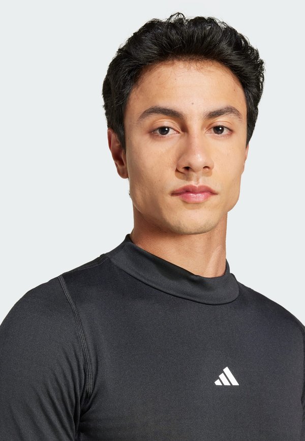 TECHFIT COLD READY - Undershirt2