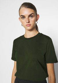 Pieces PCRIA FOLD UP SOLID TEE - T-shirt básica - duffel bag