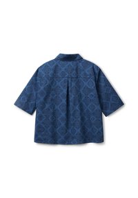 Camicetta blu a maniche corte con motivo geometrico a rombi, superficie texturizzata e colletto. Vista posteriore che mostra un dettaglio a plissettatura.