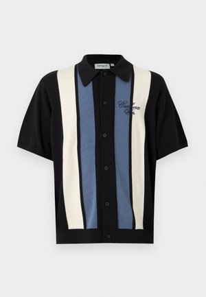 Camicia nera a maniche corte con bottoni, a righe verticali crema e blu, con ricamo "Carhartt WIP" sul petto a sinistra.