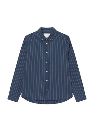 Marineblauwe overhemd met knopen en witte verticale strepen, een puntige kraag en lange mouwen. Kenmerkt zich door een ronde onderkant en een klein borstzakje.