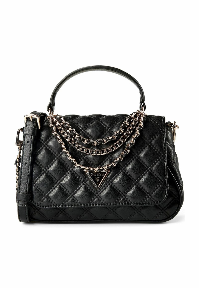 Sac à main noir en similicuir matelassé avec accents en chaîne et logo triangulaire. Présente une forme structurée avec une bandoulière amovible.