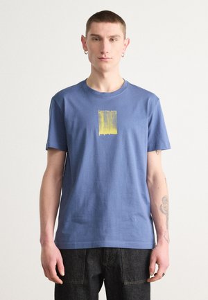 BRUSH STROKE GRAPHIC TEE - Print T-shirt - vintage indigo