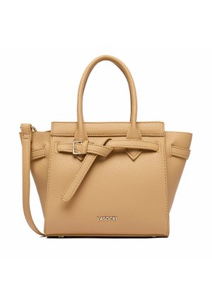 Beige strukturierte Lederhandtasche mit doppeltem Griff, dekorativem Schnallenriemen, abnehmbarem Schulterriemen und metallicfarbenem LASOCKI-Logo auf der Vorderseite.