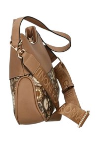 Borsa a mano in pelle marrone con lato in tessuto decorato. Presenta un dettaglio in metallo dorato e una tracolla con logo impressa.