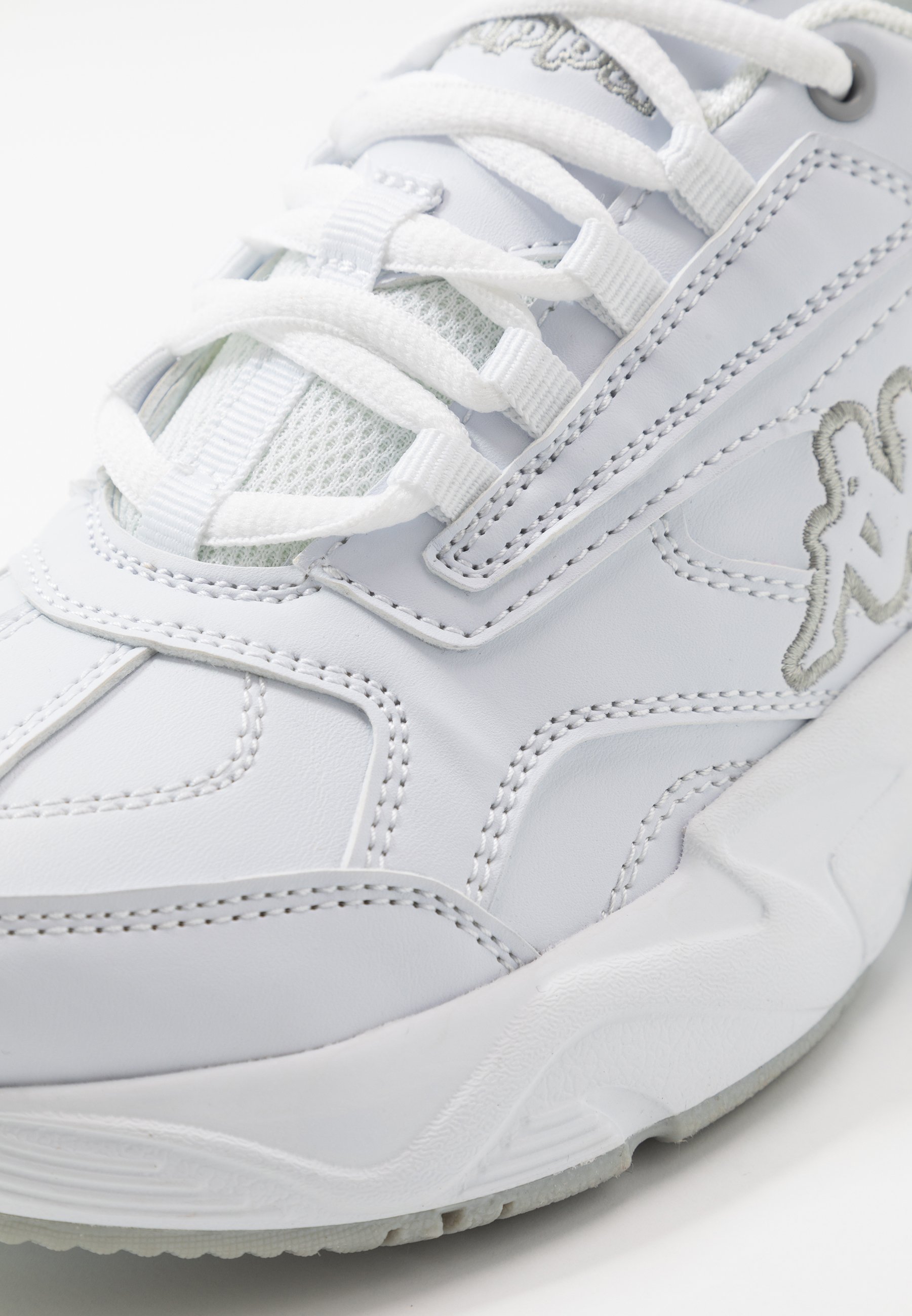 Kappa SULTAN Treningssko whitegreyhvit Zalando.no Kappa BASH Treningssko whitelight greyhvit Zalando.no