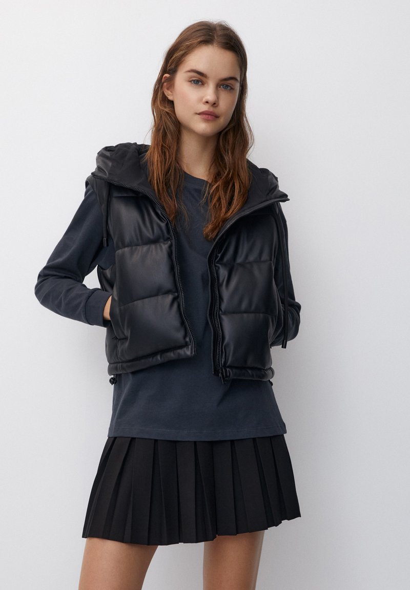 PULL&BEAR HOODED PUFFER Vest black/sort Zalando.dk