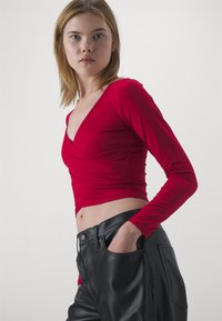Hollister Co. LONG SLEEVE FLAT SEAMLESS WRAP TOP - Ilgarankovis viršutinės dalies drabužis - JESTER RED CC500