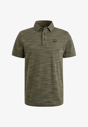 Olivno zelena polo majica iz teksturiranega materiala. Ima tri gumbe in majhen označen logotip na prsih. Kratki rokavi.