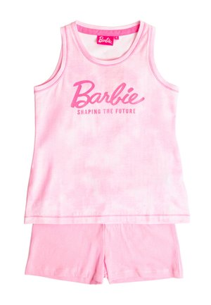 Top sin mangas rosa con texto "Barbie moldeando el futuro" combinado con pantalones cortos rosa a juego, conjunto casual para niños.