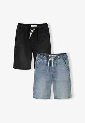 To par børne-denimshorts, et sort og et lyseblåt, begge med elastiske taljebånd og hvide snore.