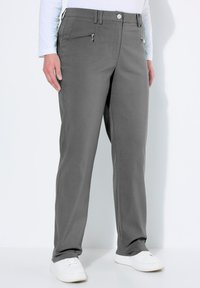 Pantaloni grigi con un design a gamba dritta, realizzati in un tessuto strutturato, dotati di una tasca con zip e chiusura a bottone.