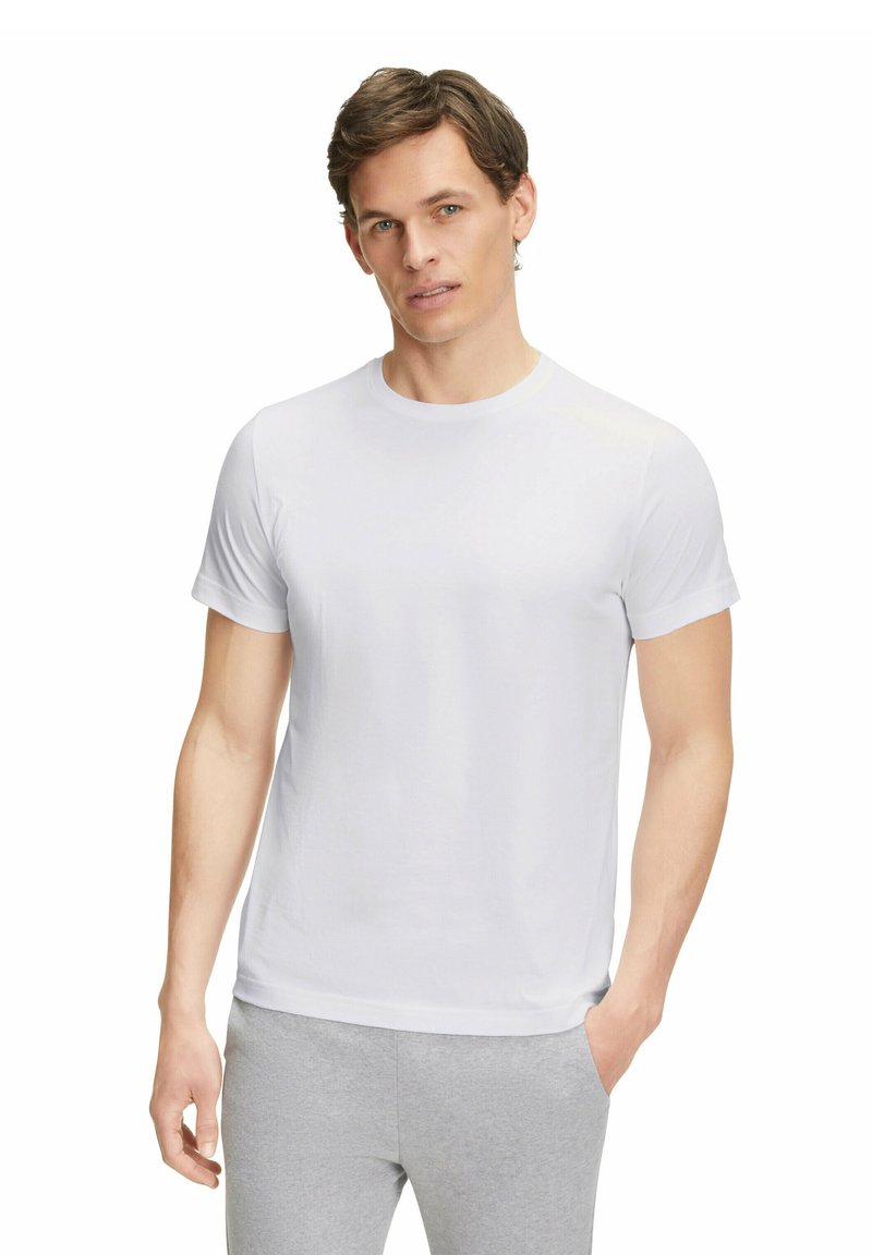 T-shirt bianco a maniche corte realizzato in tessuto morbido, con scollo rotondo e taglio aderente. Progettato per una vestibilità slim, senza motivi visibili.