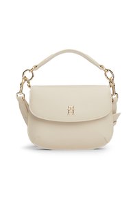 Beige Lederhandtasche mit Klappenverschluss, goldfarbenen Beschlägen, einem oberen Griff und einem abnehmbaren Riemen. Verfügt über ein geprägtes Logo auf der Vorderseite.