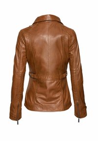 Bruine leren jas met een getailleerd ontwerp, rugdetails en ritsmanchetten. De kraag is breed en er is een riem op taille.