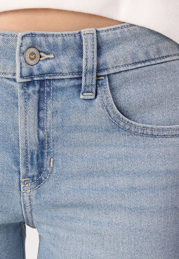 Low-Rise Light Wash Flare Jeans - Bootcut jeans - light clean3