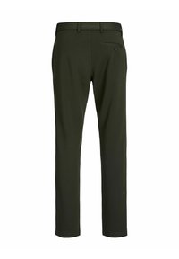 Pantalon vert foncé, ajusté, avec une texture lisse, passants pour ceinture, une poche arrière avec bouton, et coupe effilée.