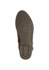 Suela de zapato marrón con una base de goma gris texturizada, que presenta un patrón de dibujo y está marcada con la talla 37. El costado tiene acentos decorativos de metal.