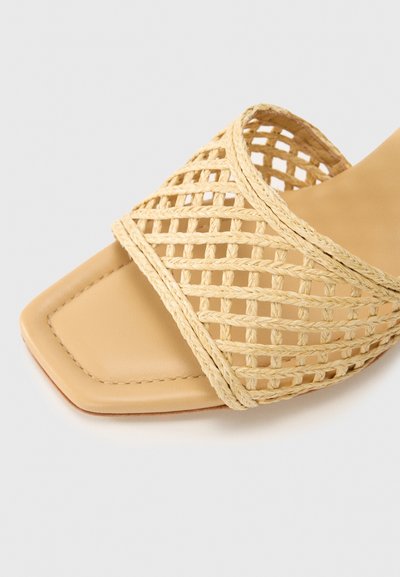 Sophia Webster FLO FLAMINGO LOW MULE - Heeled mules - beige