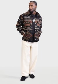 Redefined Rebel AMAR - Let jakke / Sommerjakker - black aztec