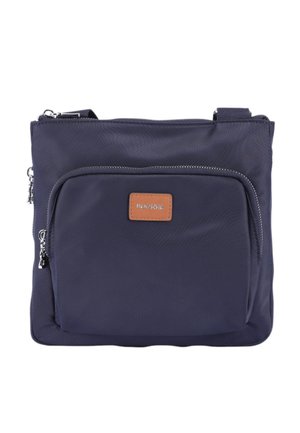 Tmavě modrá crossbody taška s předním zipovým kapsou, stříbrnými zipy, nastavitelným popruhem a malou hnědou koženou značkovou nášivkou vpředu.