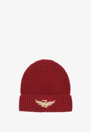 Bonnet en tricot rouge avec revers présentant un logo "7F" brodé en or avec des ailes au centre devant.