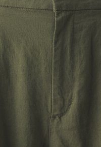 GAP Šortky - olive night