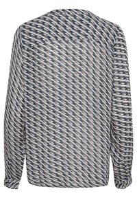 Camicia a maniche lunghe con un motivo geometrico nei colori blu navy, bianco e beige. Tessuto leggero, polsini con bottone e vestibilità comoda.