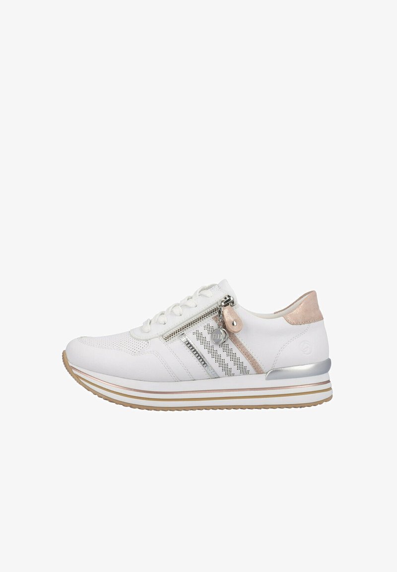 Sneaker bianco con tomaia testurizzata, dettagli in argento e una cerniera decorativa. Presenta un tacco in suede beige e una suola a righe.