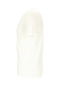 Camiseta blanca de manga corta mostrada de perfil con un escote redondo y una textura de tela lisa y sencilla.