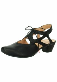 Scarpa in pelle nera con punta affusolata, design con ritagli e lacci frontali. Presenta un tacco basso impilato e foderatura interna liscia.