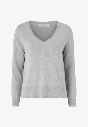 Lys grå V-hals sweater lavet af blødt strikstof. Har lange ærmer, ribbede manchetter og kant, samt en afslappet pasform.