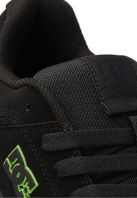 DC Shoes Matalavartiset tennarit - black