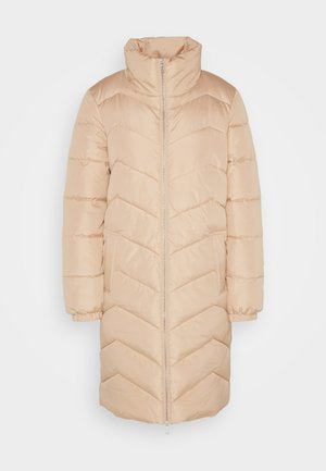 Cappotto puffer beige con colletto alto, chiusura con zip e cuciture a chevron. Realizzato in tessuto liscio e trapuntato con polsini elasticizzati.