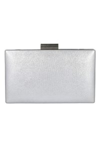 Clutch rectangular plateado hecho de material metálico con una superficie texturizada. Presenta un cierre lineal en el centro superior. Bordes lisos.