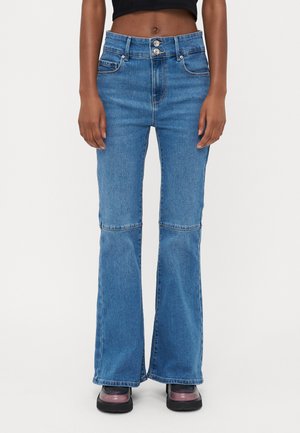 ONLHELLA CUT RETRO  - Flared Jeans - light blue denim