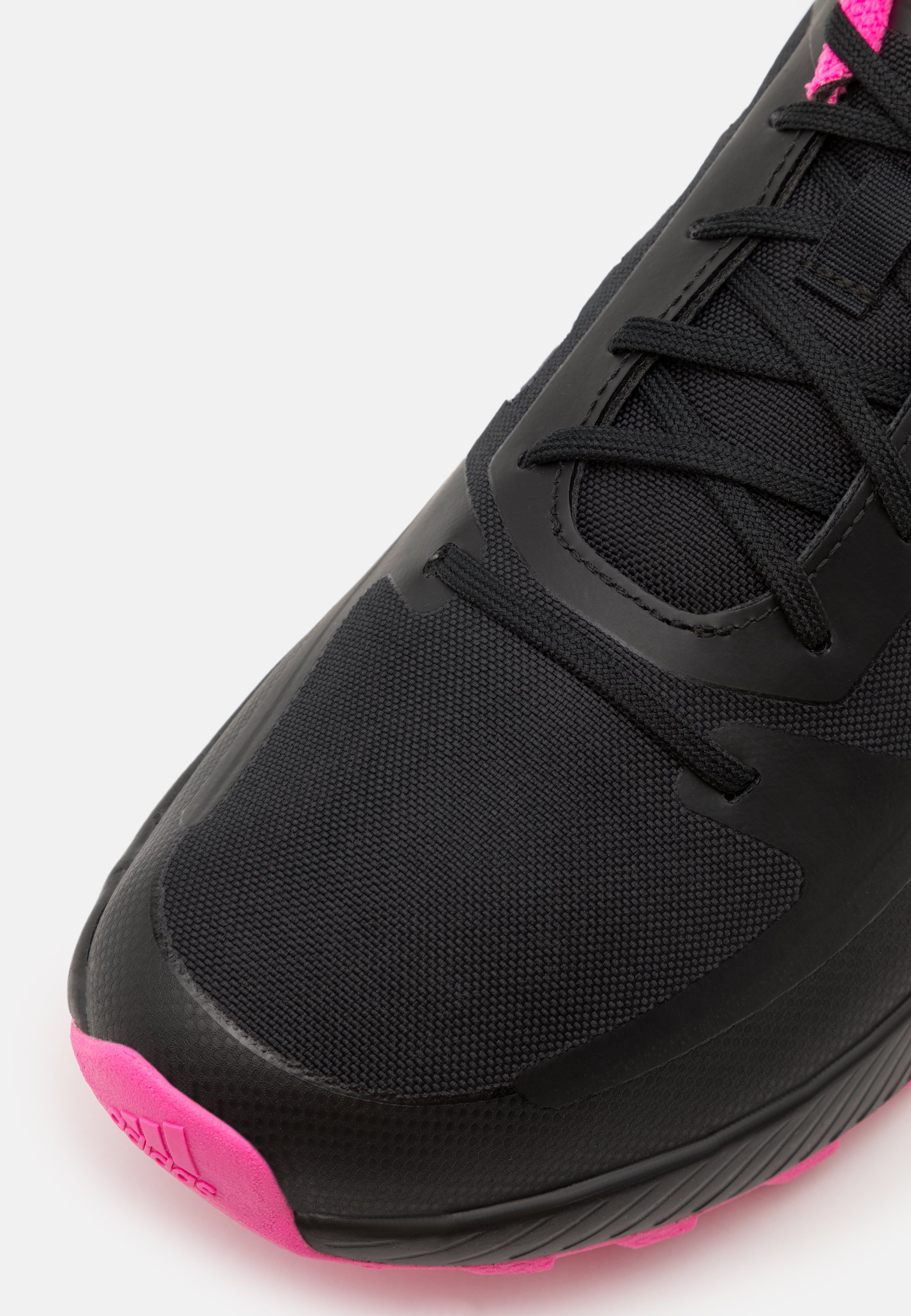 RUNFALCON 2.0 TR - Běžecké boty do terénu - core black/silver metallic/screaming pink RUNFALCON 2.0 TR - Běžecké boty do terénu - core black/silver metallic/screaming pink
