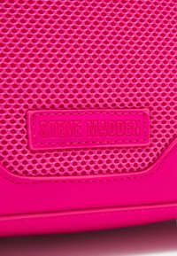 Steve Madden BDIEGO - Rankinė - neon pink