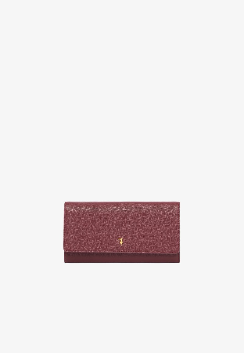 Portafoglio in pelle borgogna con una superficie texturizzata, caratterizzato da un accento con logo dorato, forma rettangolare sottile e design pieghevole.