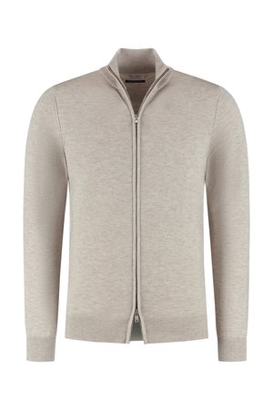 Beige ritsvest met hoge kraag, geribbelde manchetten en onderkant, gemaakt van een zachte stof. Schoon ontwerp, geschikt voor lagen.