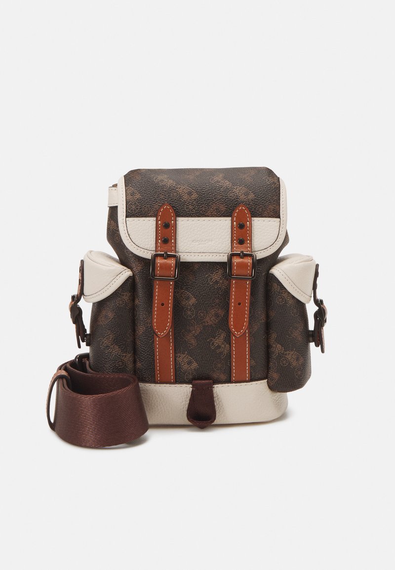 Coach HITCH BACKPACK IN HORSE AND CARRIAGE UNISEX Rucksack truffle