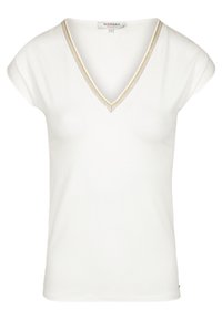 Camiseta blanca de manga corta y cuello en V con un escote acentuado en dorado. Confeccionada en una tela suave, presenta un diseño ajustado y una silueta simple.