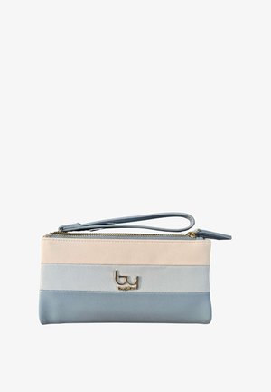 Borsetta rettangolare da polso con tre fasce orizzontali colorate in beige, grigio chiaro e blu, con logo dorato e chiusura con cerniera.