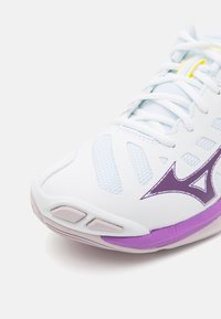Mizuno WAVE VOLTAGE 2 - Volleyballsko - white/patrician purple/quince