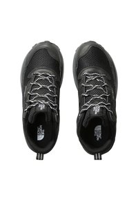 Chaussures de sport noires avec tige en maille et synthétique, lacets réfléchissants, col rembourré et semelle extérieure en caoutchouc texturé. Logo sur la semelle intérieure et languette au talon.