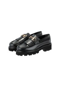 Mocasines de cuero negro con suelas gruesas, detalles de flecos en la parte delantera y hebillas de metal dorado en la parte superior.