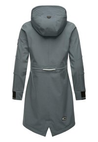 Pilkas minkštas paltas su gobtuvu, elastingomis rankovėmis, reguliuojamu liemeniu ir galiniu ventiliacijos anga. Išsiskiria lygiu paviršiumi ir minimalistiniu dizainu.